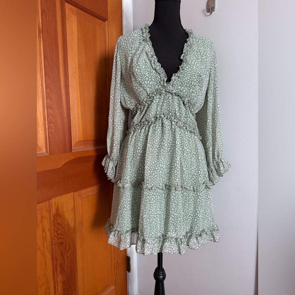 Eytino Light Green Open Back Tiered Dress